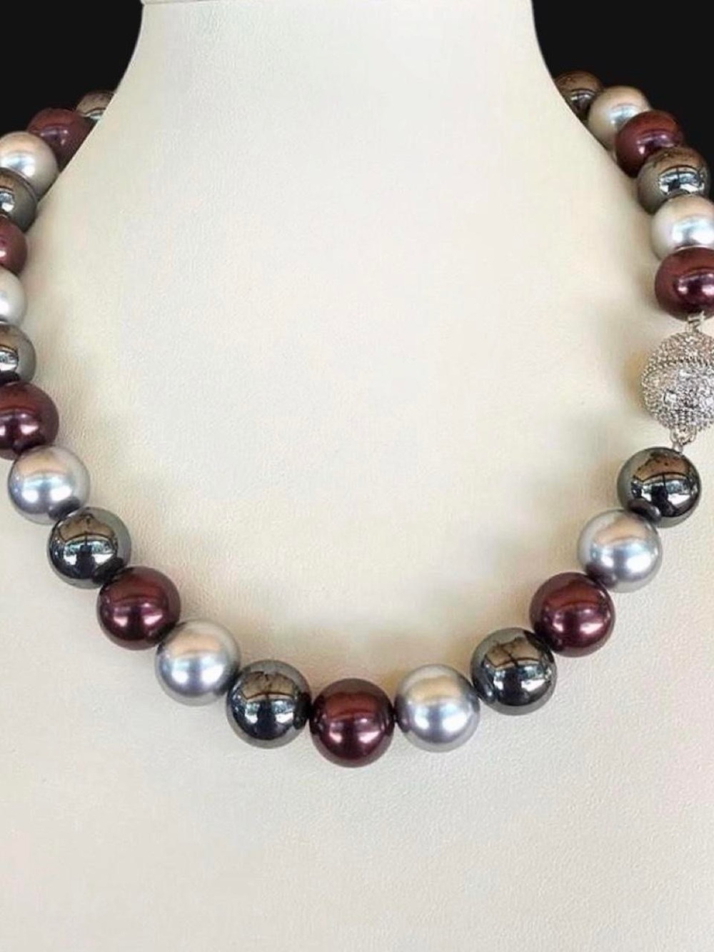 Vintage Gorgeous  Faux Pearl Rhinestone Magnetic Clasp Choker Necklace